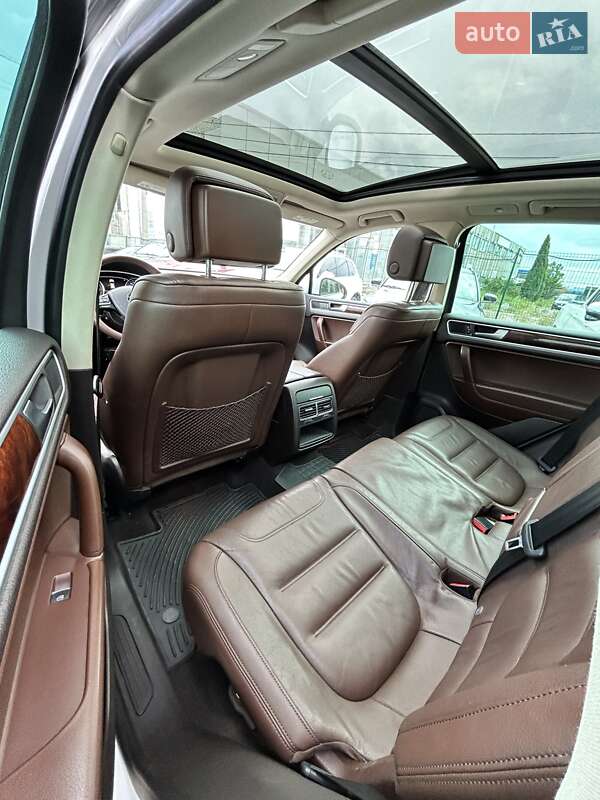 Внедорожник / Кроссовер Volkswagen Touareg 2014 в Сумах