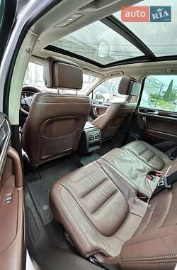 Позашляховик / Кросовер Volkswagen Touareg 2014 в 