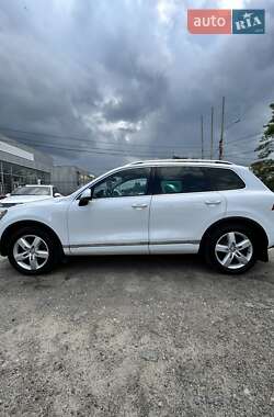 Позашляховик / Кросовер Volkswagen Touareg 2014 в 