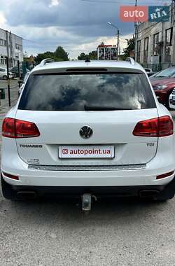 Позашляховик / Кросовер Volkswagen Touareg 2014 в 
