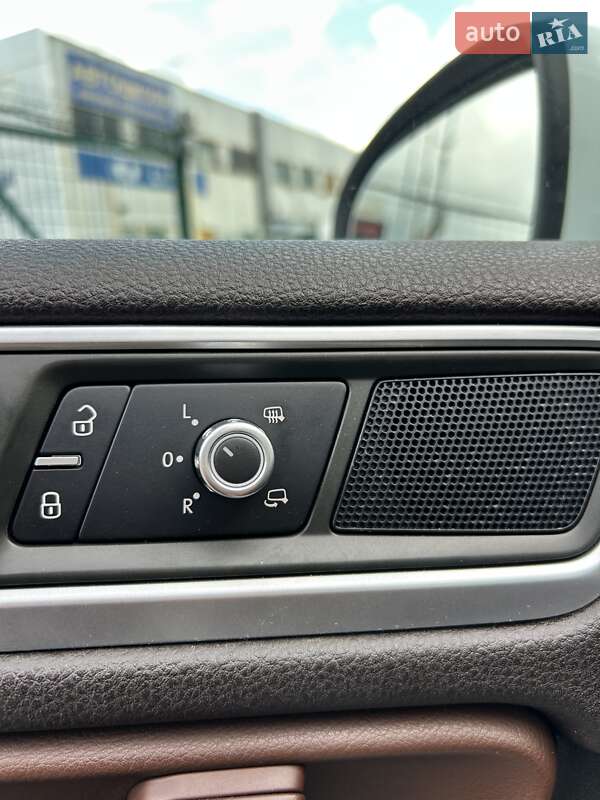 Внедорожник / Кроссовер Volkswagen Touareg 2014 в Сумах