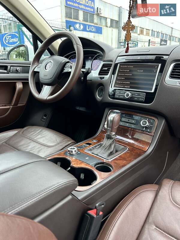 Внедорожник / Кроссовер Volkswagen Touareg 2014 в Сумах