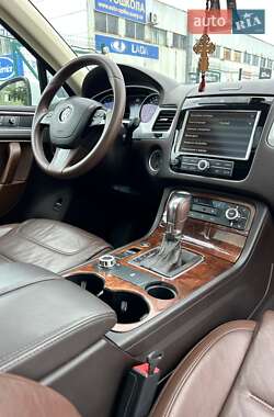Позашляховик / Кросовер Volkswagen Touareg 2014 в 