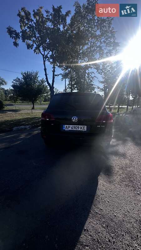 Позашляховик / Кросовер Volkswagen Touareg 2011 в Запоріжжі