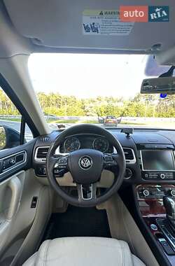 Внедорожник / Кроссовер Volkswagen Touareg 2011 в 