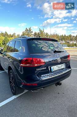 Внедорожник / Кроссовер Volkswagen Touareg 2011 в 