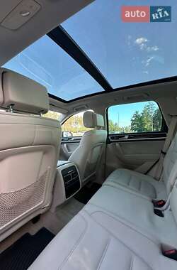 Внедорожник / Кроссовер Volkswagen Touareg 2011 в 