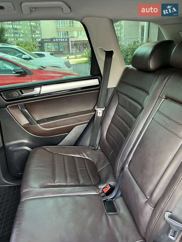 Позашляховик / Кросовер Volkswagen Touareg 2011 в Черкасах