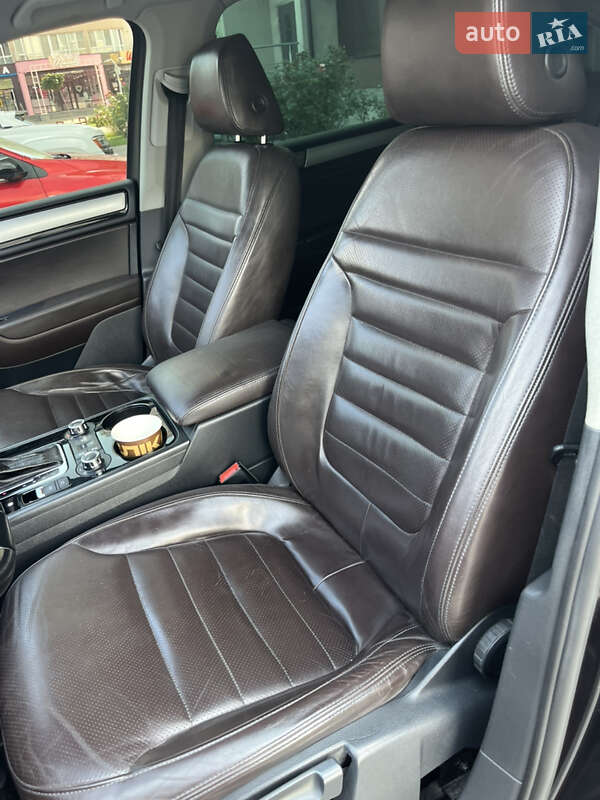 Позашляховик / Кросовер Volkswagen Touareg 2011 в Черкасах