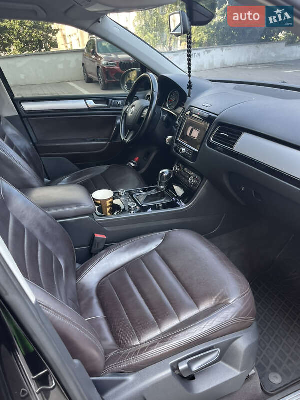 Позашляховик / Кросовер Volkswagen Touareg 2011 в Черкасах