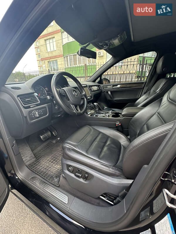 Внедорожник / Кроссовер Volkswagen Touareg 2014 в Харькове