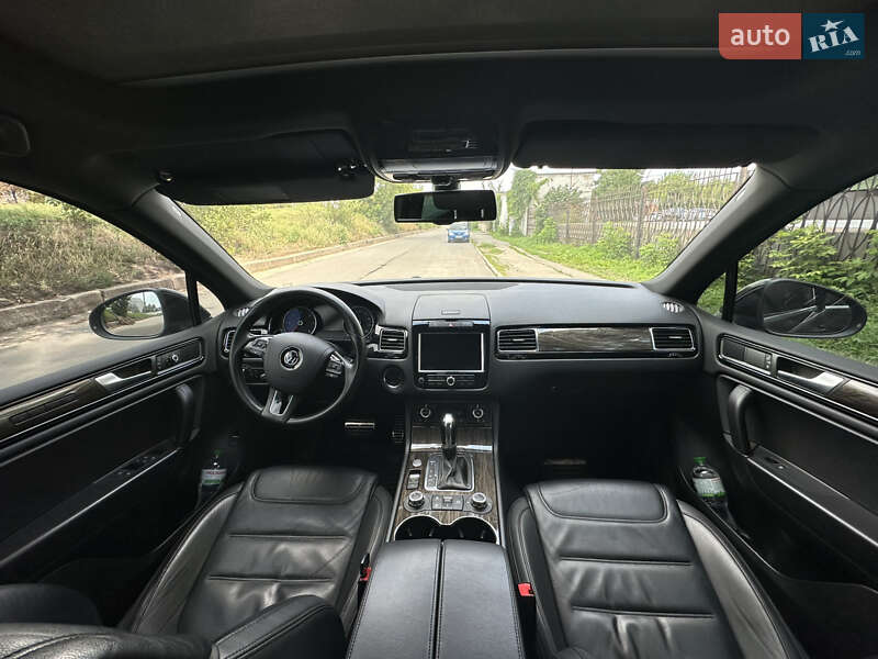 Внедорожник / Кроссовер Volkswagen Touareg 2014 в Харькове