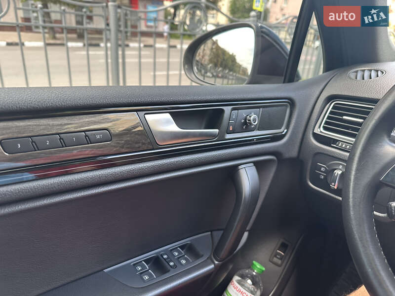 Внедорожник / Кроссовер Volkswagen Touareg 2014 в Харькове