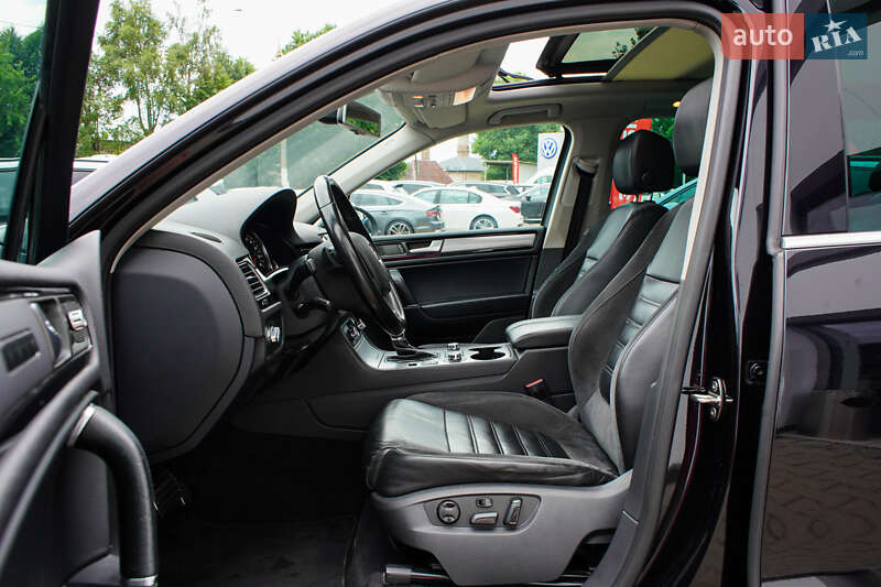 Внедорожник / Кроссовер Volkswagen Touareg 2014 в Житомире