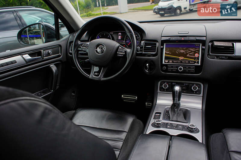 Внедорожник / Кроссовер Volkswagen Touareg 2014 в Житомире