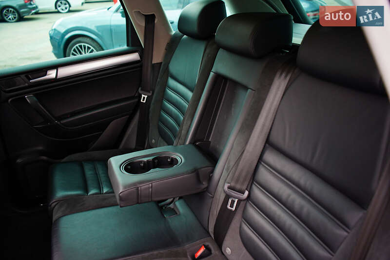 Внедорожник / Кроссовер Volkswagen Touareg 2014 в Житомире