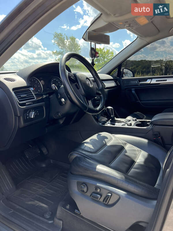Внедорожник / Кроссовер Volkswagen Touareg 2012 в Жмеринке