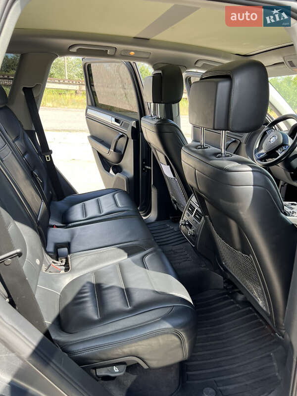 Внедорожник / Кроссовер Volkswagen Touareg 2012 в Жмеринке