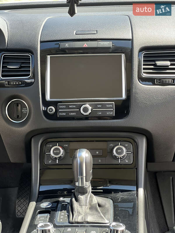 Внедорожник / Кроссовер Volkswagen Touareg 2012 в Жмеринке