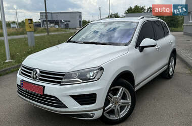 Позашляховик / Кросовер Volkswagen Touareg 2015 в Виноградові