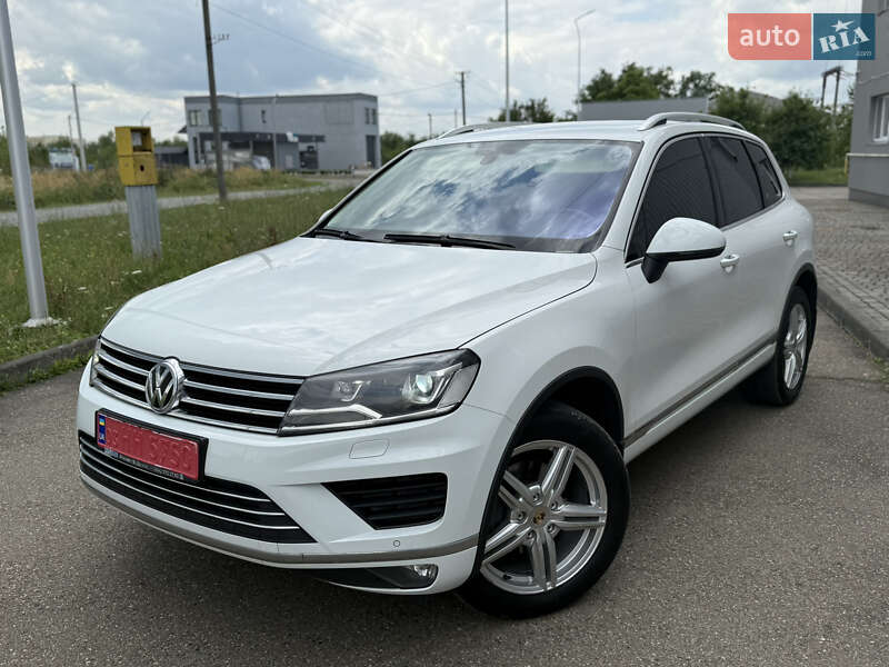 Позашляховик / Кросовер Volkswagen Touareg 2015 в Виноградові