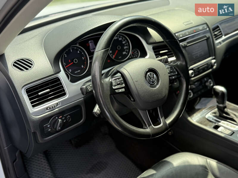 Позашляховик / Кросовер Volkswagen Touareg 2015 в Виноградові