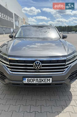 Внедорожник / Кроссовер Volkswagen Touareg 2021 в Киеве