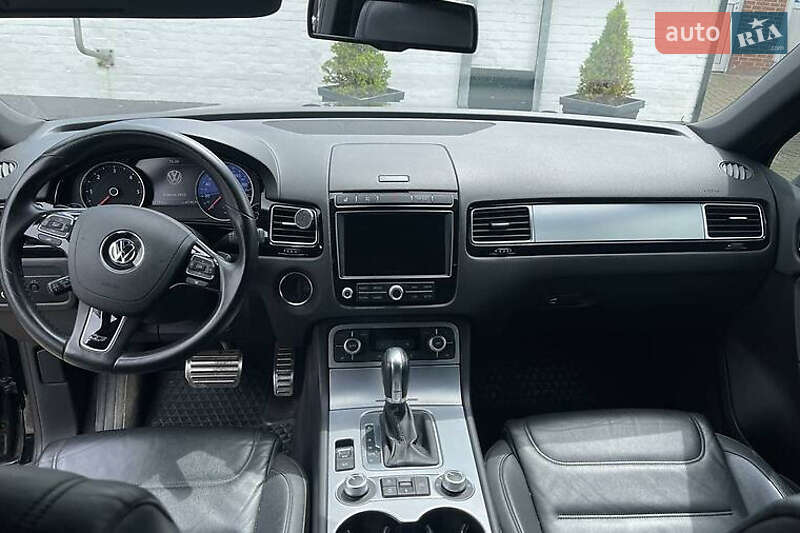 Внедорожник / Кроссовер Volkswagen Touareg 2016 в Киеве