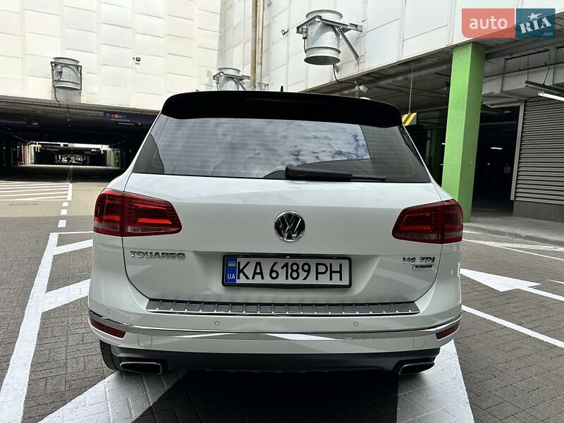 Позашляховик / Кросовер Volkswagen Touareg 2016 в Києві