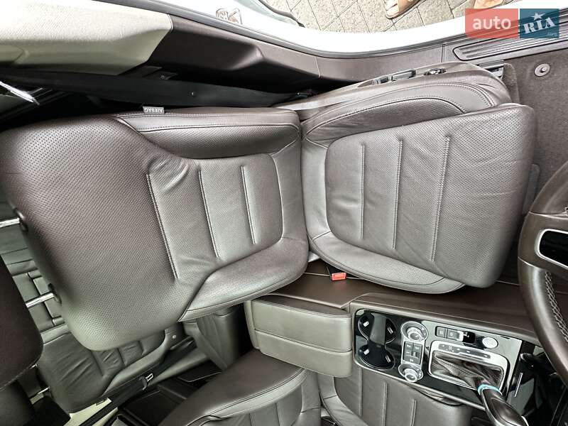 Позашляховик / Кросовер Volkswagen Touareg 2016 в Києві