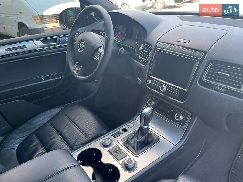 Позашляховик / Кросовер Volkswagen Touareg 2015 в Кривому Розі