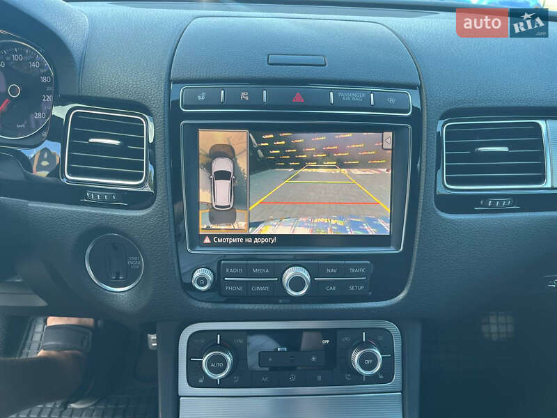 Позашляховик / Кросовер Volkswagen Touareg 2015 в Кривому Розі