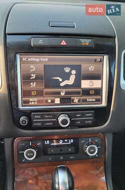 Внедорожник / Кроссовер Volkswagen Touareg 2011 в 