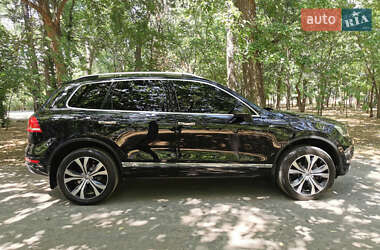 Внедорожник / Кроссовер Volkswagen Touareg 2014 в 