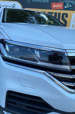 Внедорожник / Кроссовер Volkswagen Touareg 2019 в 