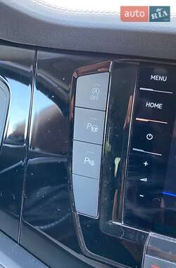 Внедорожник / Кроссовер Volkswagen Touareg 2019 в 