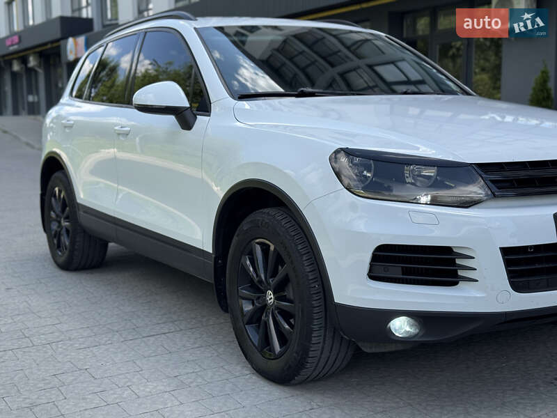 Внедорожник / Кроссовер Volkswagen Touareg 2013 в Львове