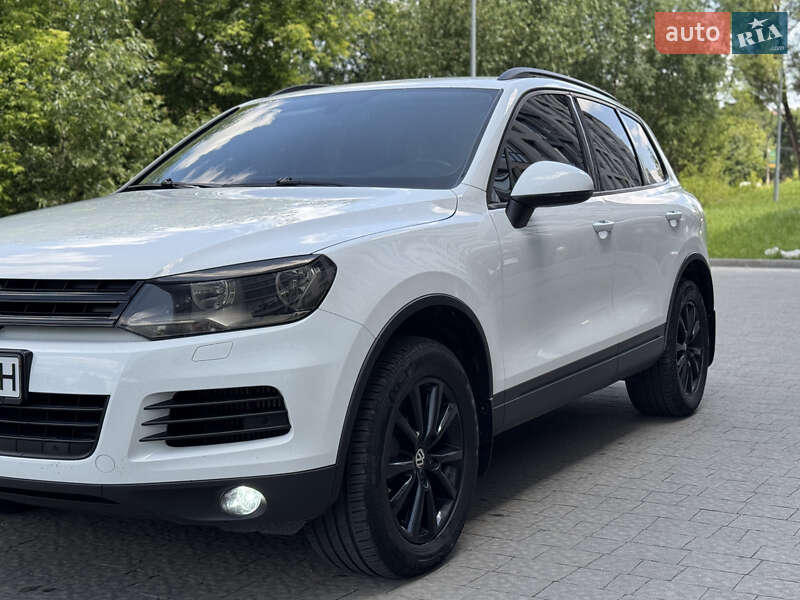 Внедорожник / Кроссовер Volkswagen Touareg 2013 в Львове