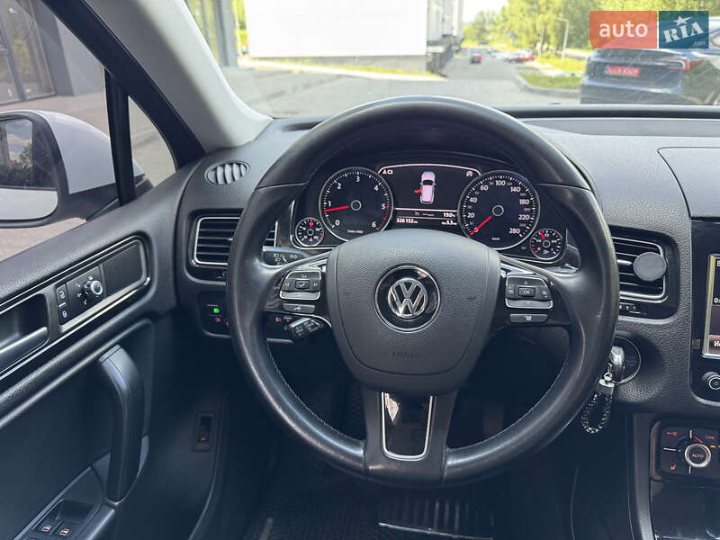 Внедорожник / Кроссовер Volkswagen Touareg 2013 в Львове
