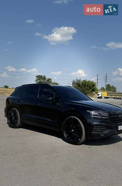 Позашляховик / Кросовер Volkswagen Touareg 2018 в Дніпрі