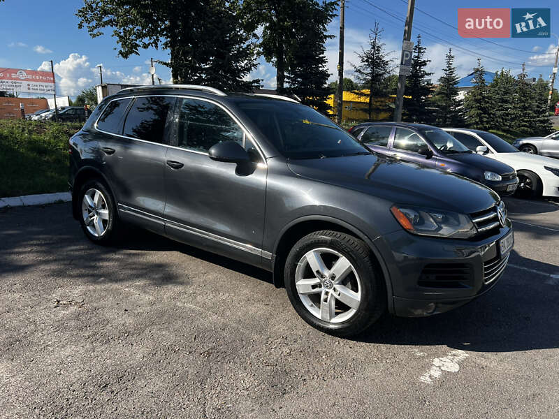 Внедорожник / Кроссовер Volkswagen Touareg 2012 в Ровно