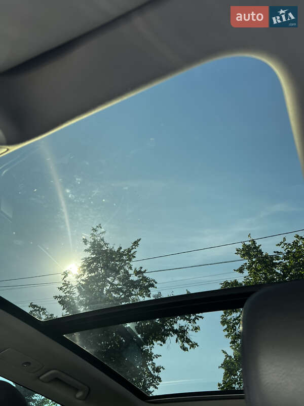 Внедорожник / Кроссовер Volkswagen Touareg 2012 в Ровно