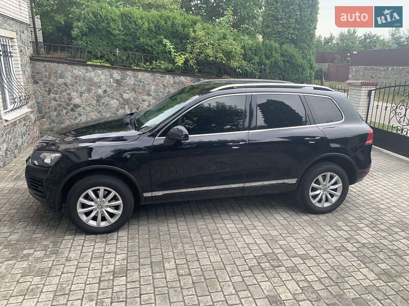 Внедорожник / Кроссовер Volkswagen Touareg 2013 в Киеве
