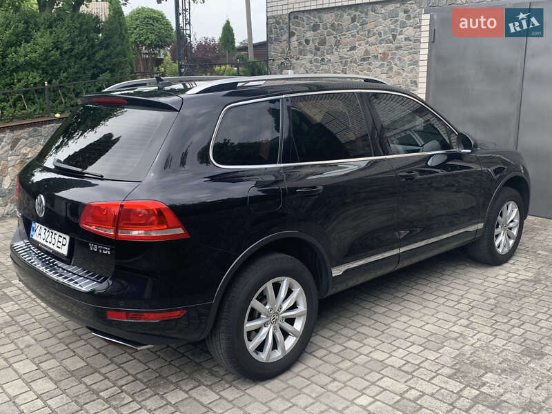 Внедорожник / Кроссовер Volkswagen Touareg 2013 в Киеве