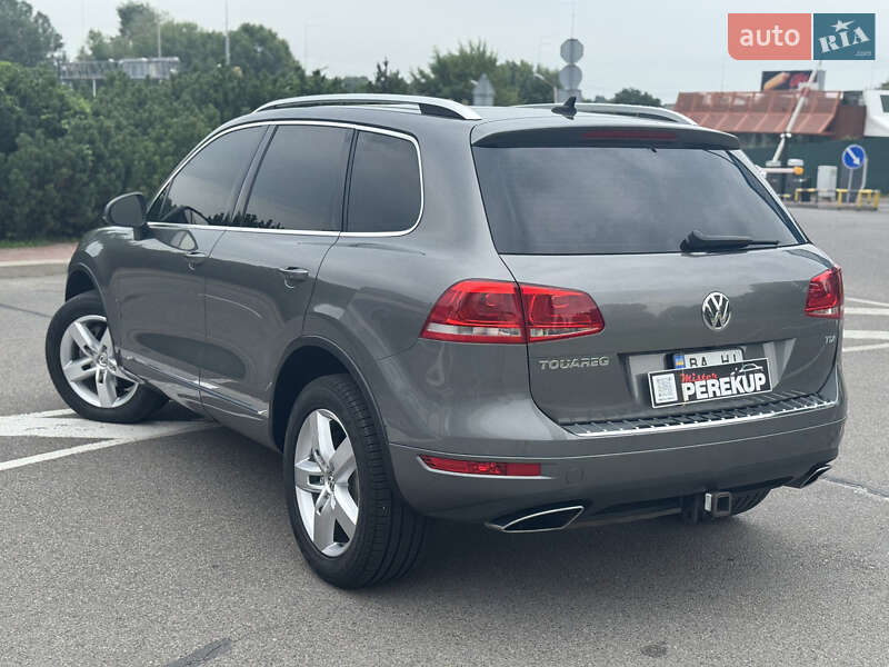 Позашляховик / Кросовер Volkswagen Touareg 2013 в Києві