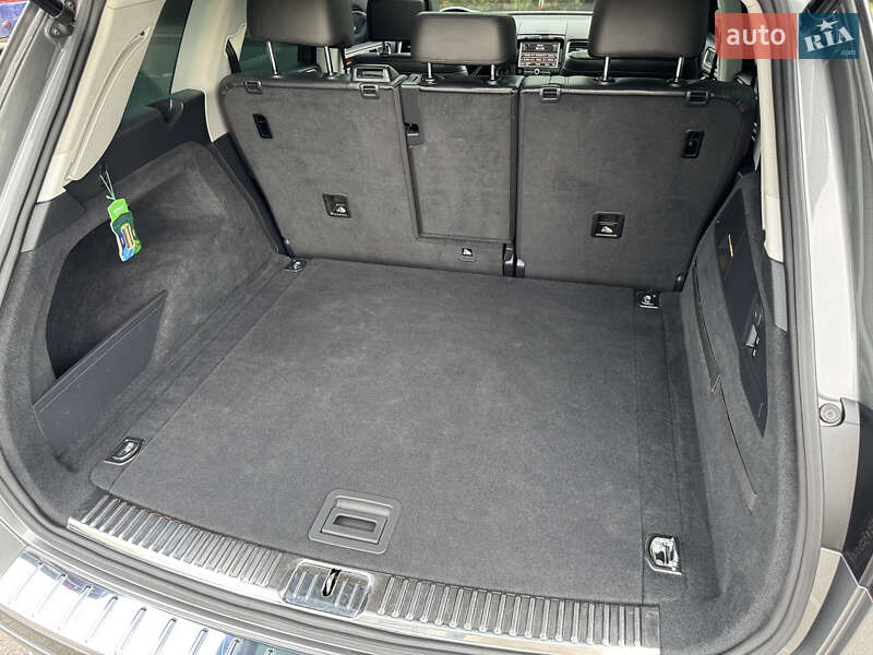 Позашляховик / Кросовер Volkswagen Touareg 2013 в Києві