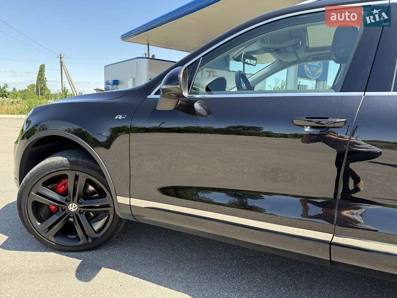 Внедорожник / Кроссовер Volkswagen Touareg 2014 в Кропивницком