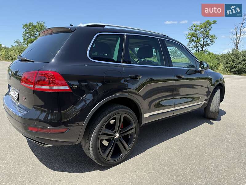 Внедорожник / Кроссовер Volkswagen Touareg 2014 в Кропивницком
