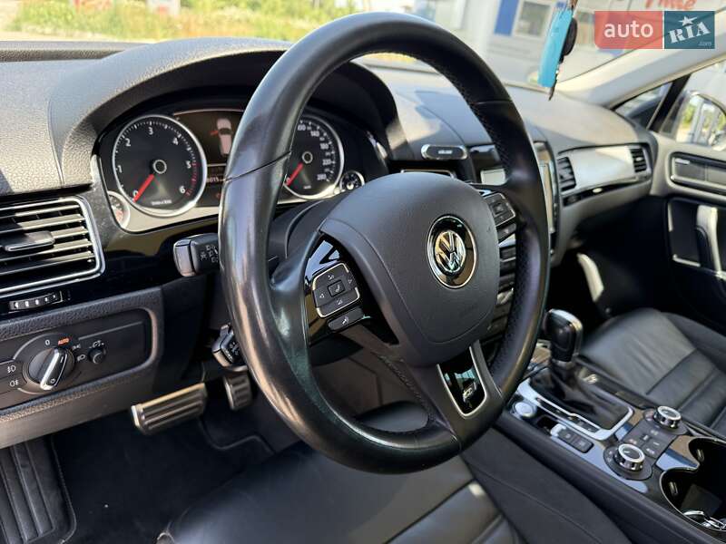 Внедорожник / Кроссовер Volkswagen Touareg 2014 в Кропивницком