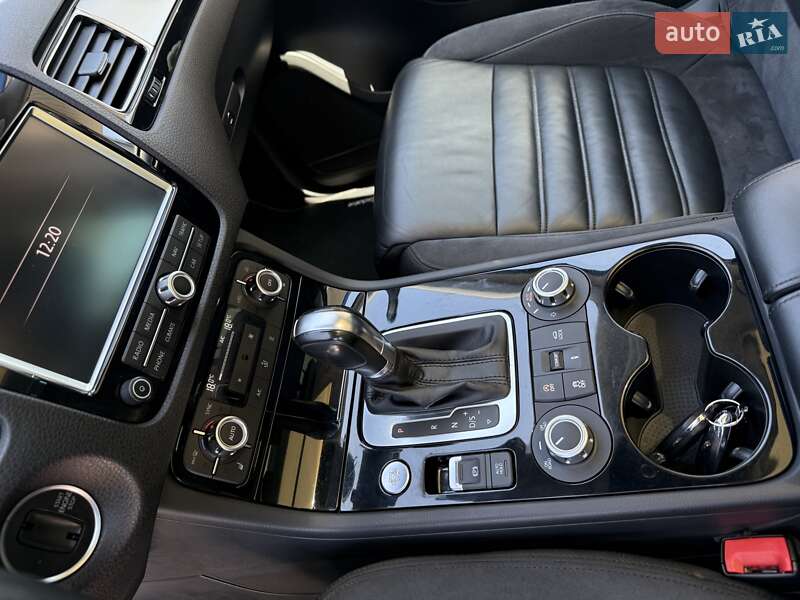 Внедорожник / Кроссовер Volkswagen Touareg 2014 в Кропивницком